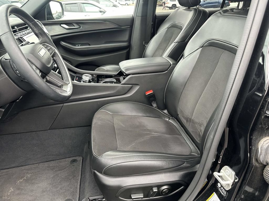 Used 2023 Jeep Grand Cherokee L Laredo AWD/4WD image 19