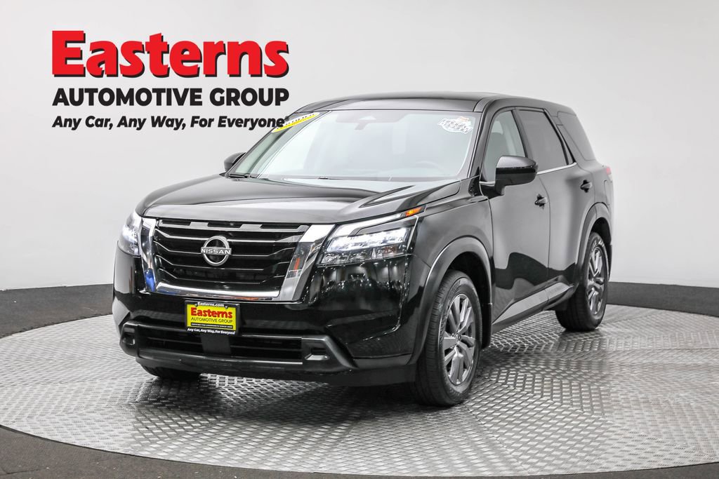 Used 2024 Nissan Pathfinder S image 1