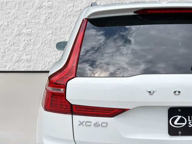 Used 2022 Volvo XC60 B5 Momentum w/ Protection Package Premier FWD image 10
