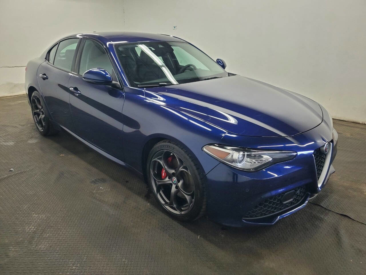 Used 2017 Alfa Romeo Giulia Ti w/ TI 19" Sport Package image 3