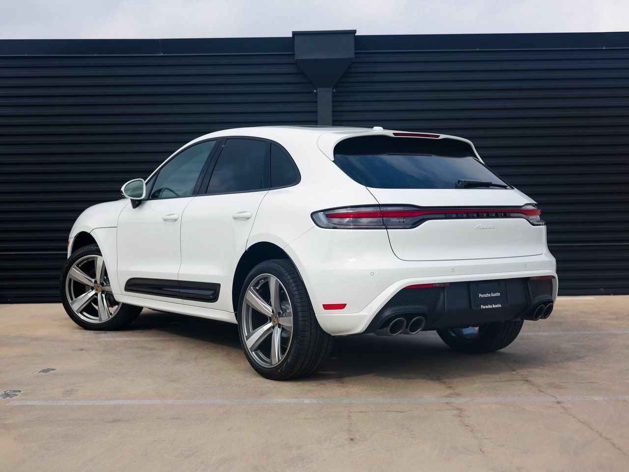 Certified 2026 Porsche Macan AWD/4WD image 3