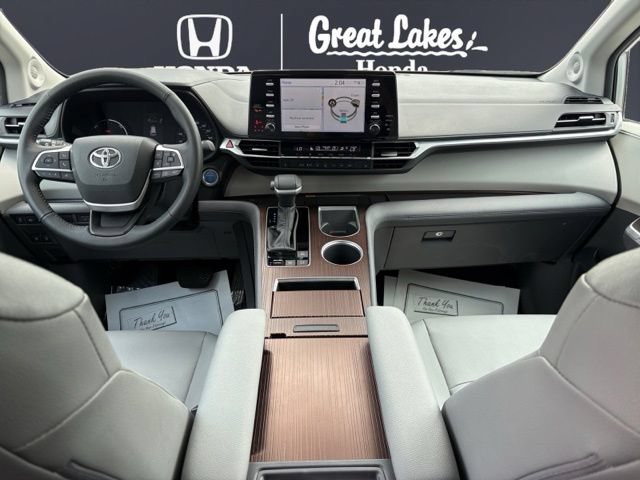 Used 2024 Toyota Sienna XLE w/ XLE Plus Package AWD/4WD image 10