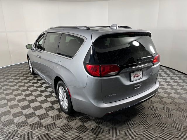 Used 2019 Chrysler Pacifica Touring-L image 5