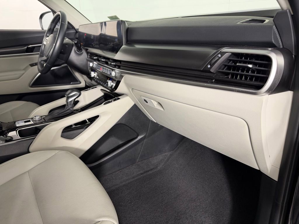 Used 2025 Kia Telluride S image 32