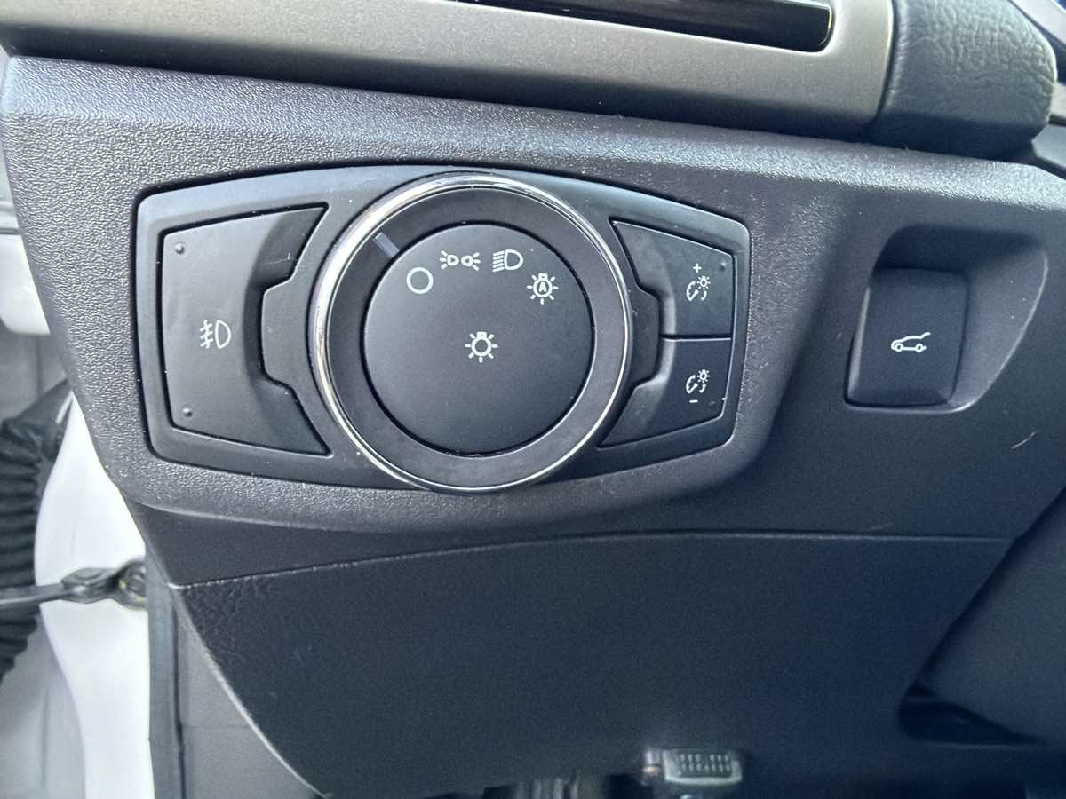 Used 2015 Ford Fusion SE w/ Equipment Group 502A FWD image 37