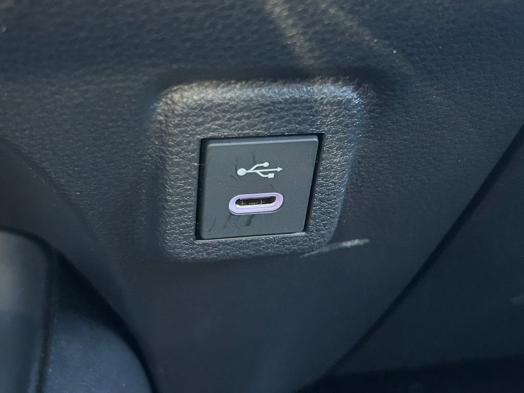 Used 2025 Toyota Corolla SE image 28