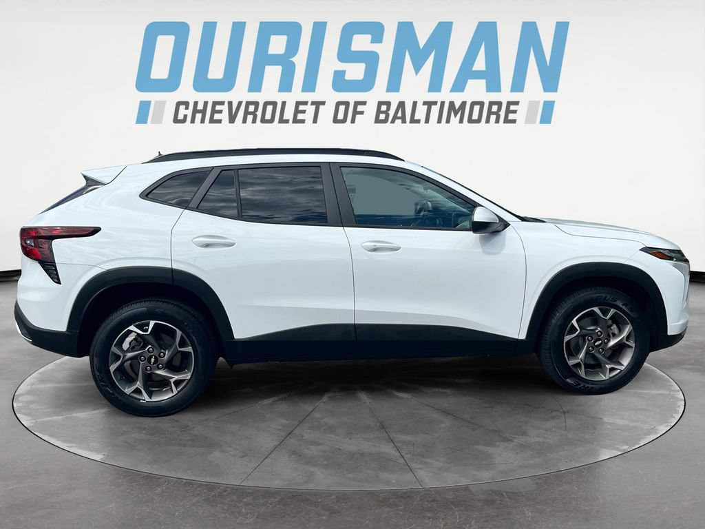Used 2024 Chevrolet Trax LT w/ LT Convenience Package FWD image 7