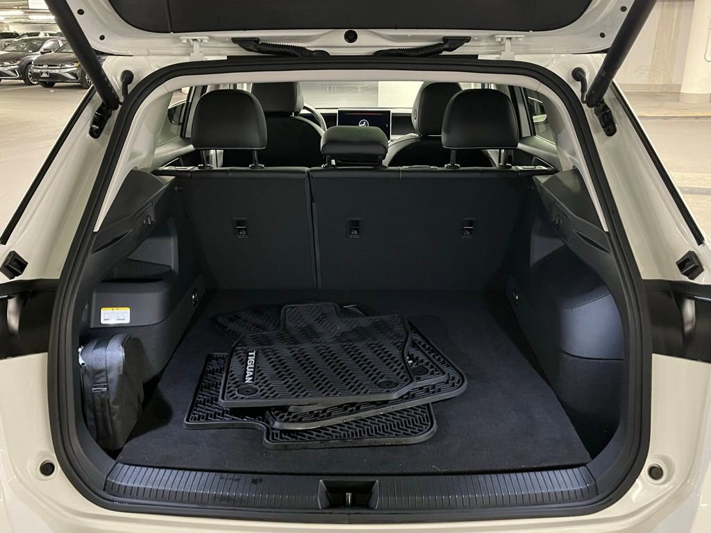 New 2025 Volkswagen Tiguan SE image 39