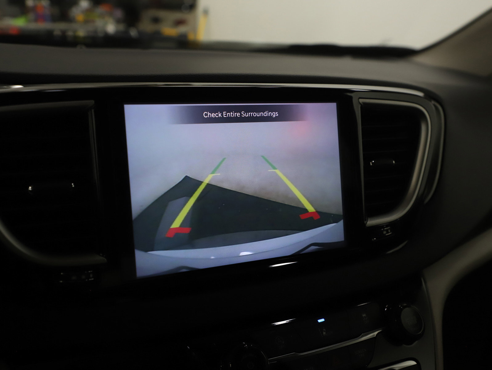 Used 2022 Chrysler Pacifica Touring-L image 25