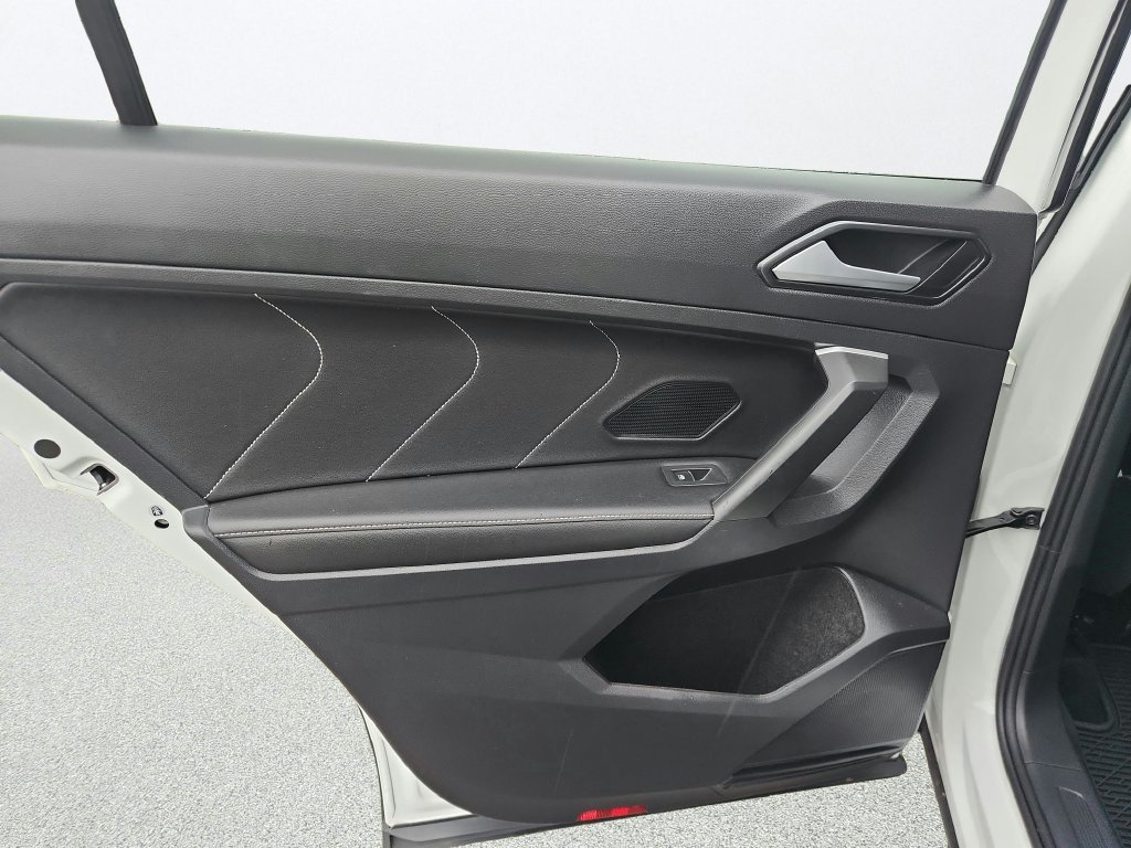 Certified 2023 Volkswagen Tiguan SE FWD image 24