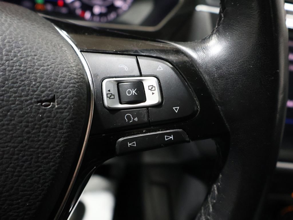 Used 2018 Volkswagen Tiguan SEL Premium w/ 3rd Row Seat Package image 37