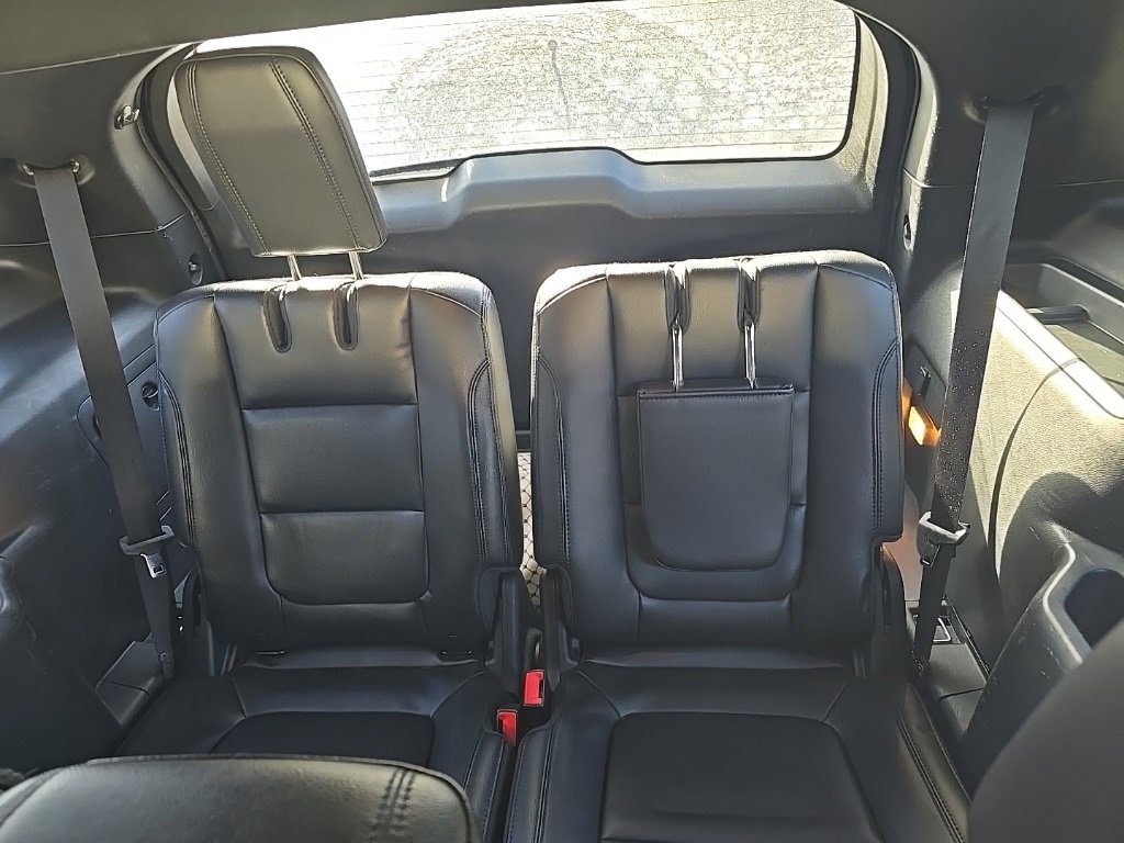 Used 2018 Ford Explorer XLT w/ Equipment Group 202A image 9