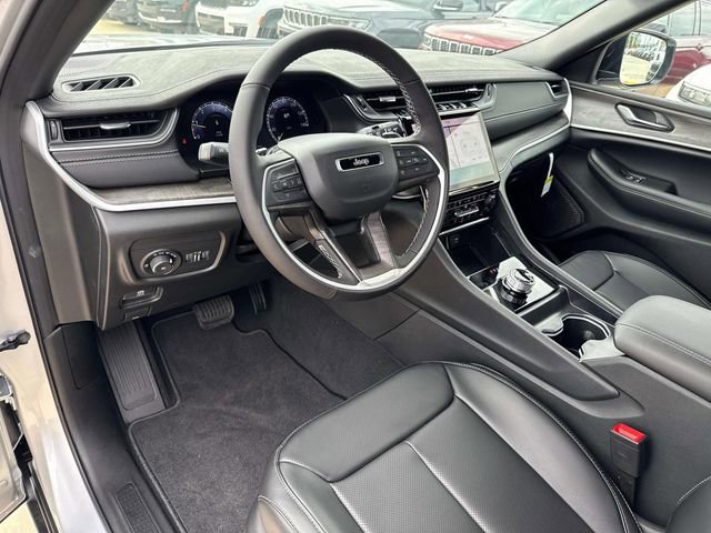 New 2025 Jeep Grand Cherokee L Limited w/ Luxury Tech Group II RWD image 14