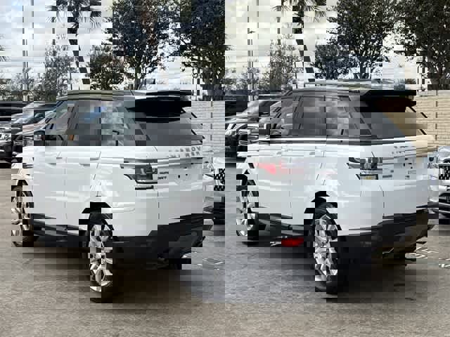 Used 2017 Land Rover Range Rover Sport SE image 3