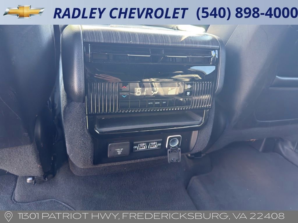 Used 2024 Jeep Wagoneer L Series II w/ Flexible Seating Group AWD/4WD image 9