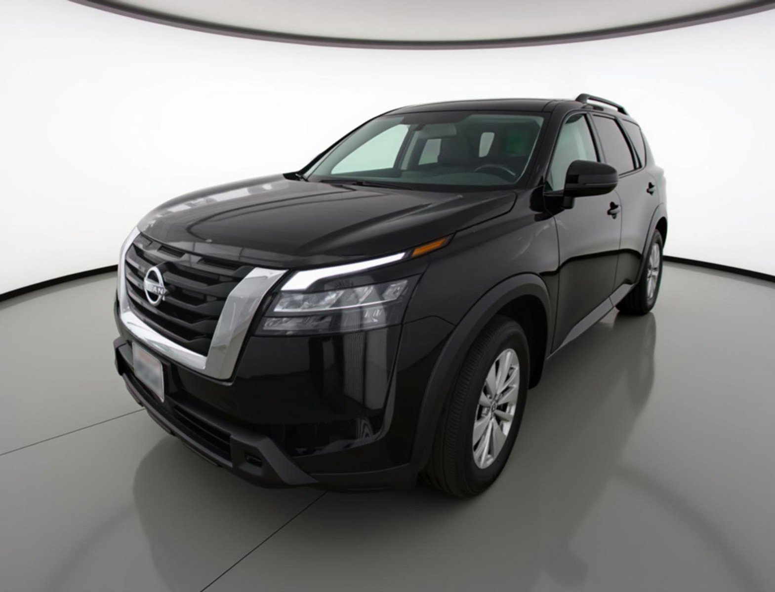 Used 2025 Nissan Pathfinder SV image 3