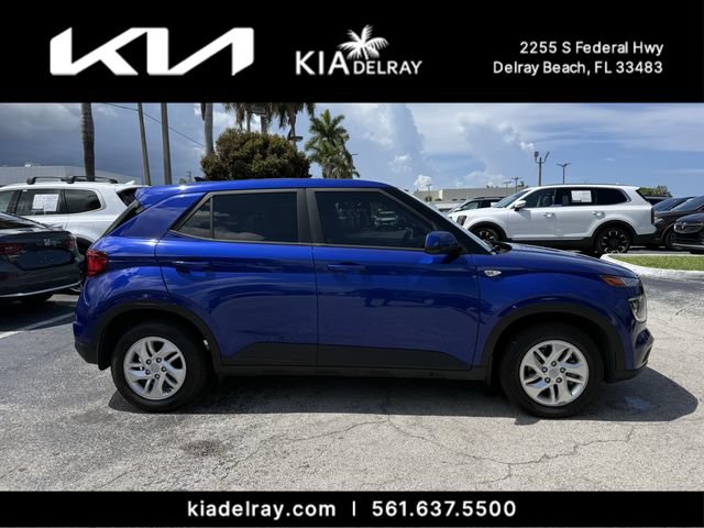 Used 2021 Hyundai Venue SE FWD image 2