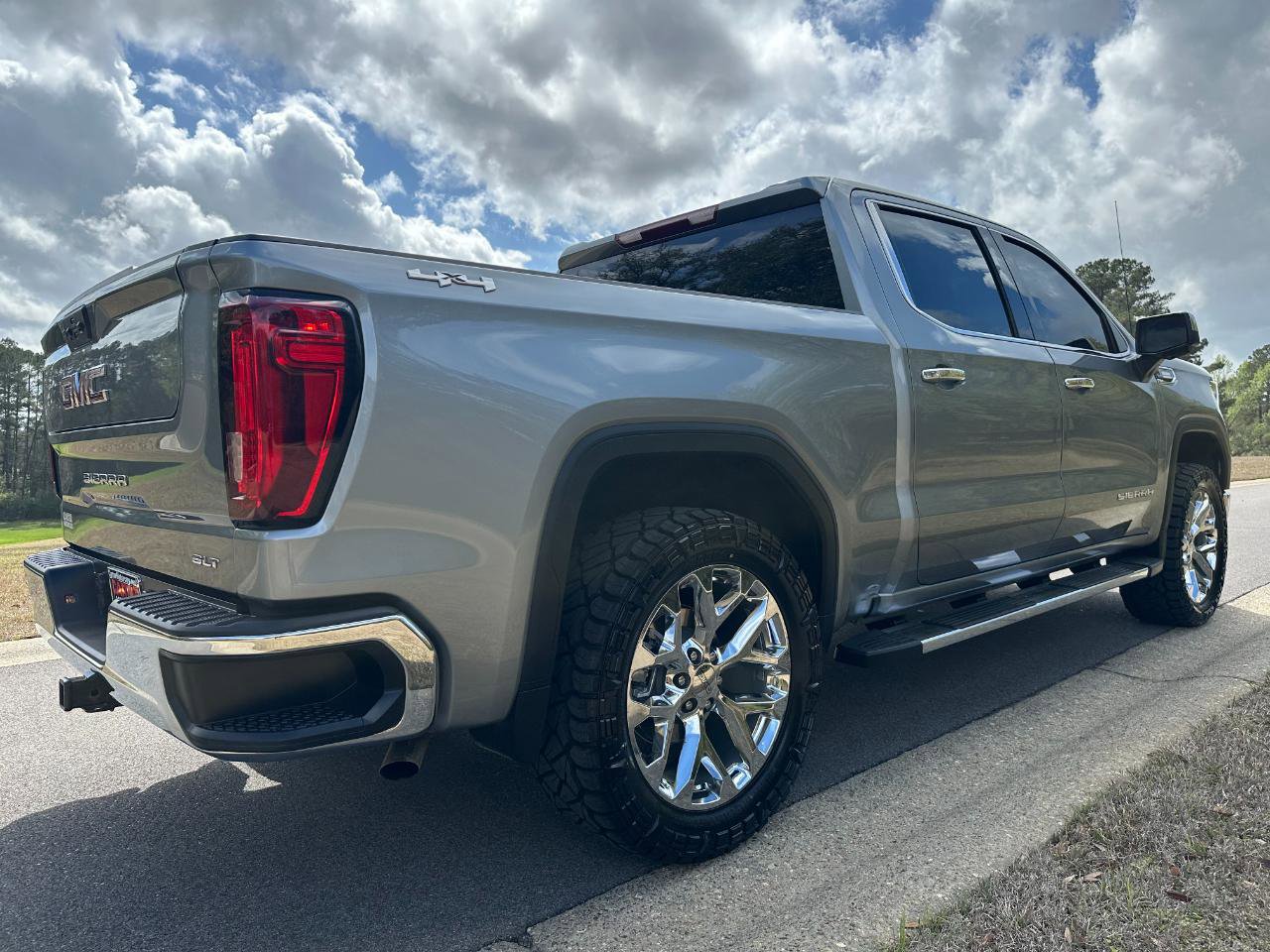 Used 2025 GMC Sierra 1500 SLT w/ SLT Premium Package image 5
