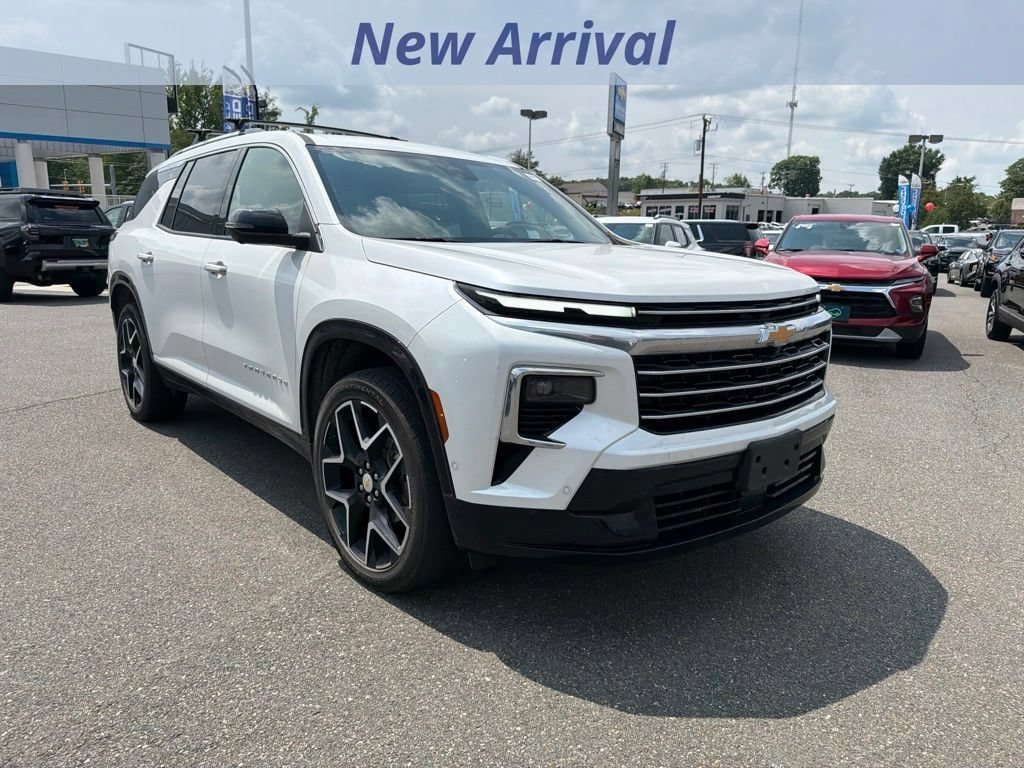 Used 2025 Chevrolet Traverse High Country w/ LPO, Floor Liner Package FWD video 2
