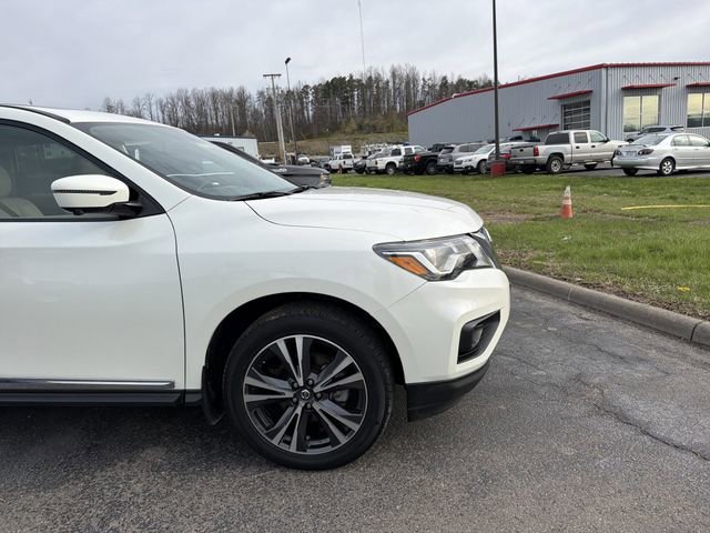 Used 2020 Nissan Pathfinder Platinum image 2