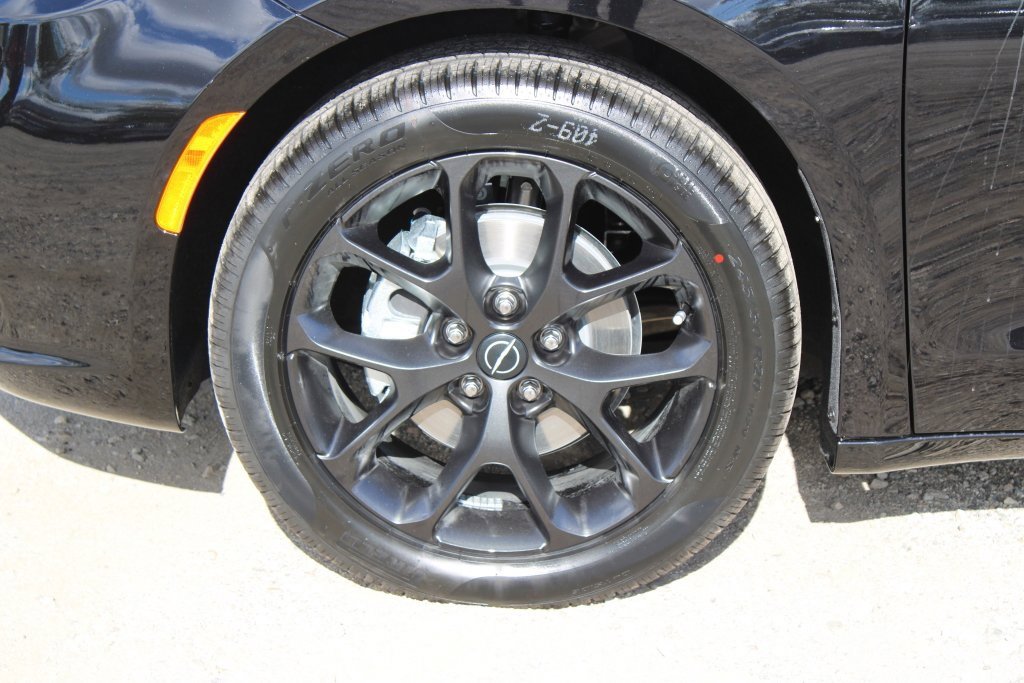 New 2026 Chrysler Pacifica Select w/ S Appearance Package image 8