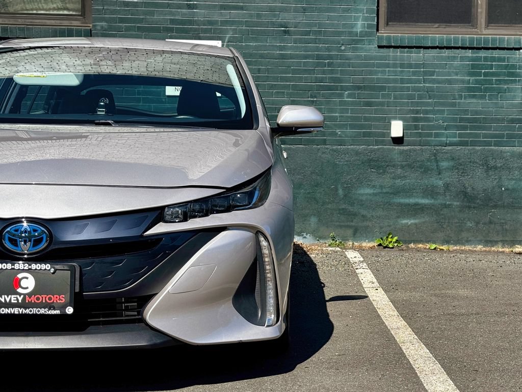 Used 2017 Toyota Prius Prime Premium w/ Preferred Accessory Package FWD image 11