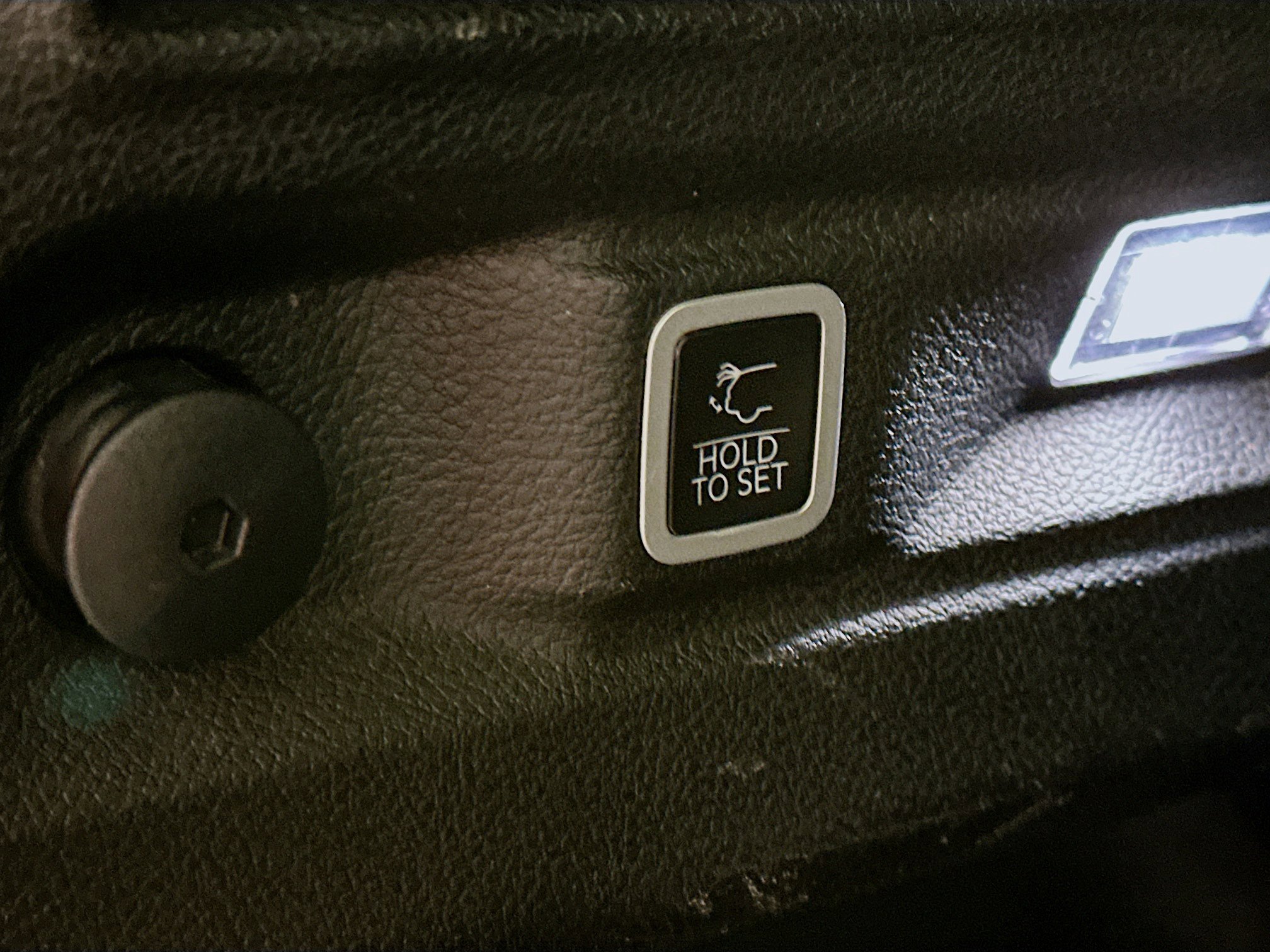 Used 2024 Jeep Grand Cherokee L Limited w/ Luxury Tech Group II image 33