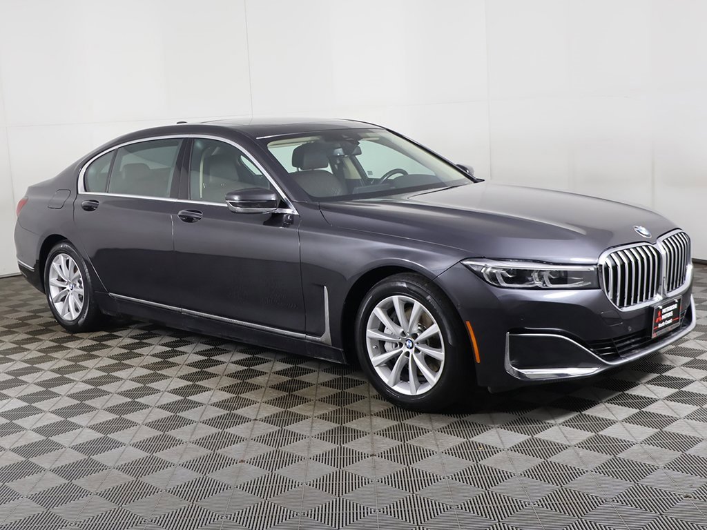 Used 2022 BMW 740i xDrive w/ Premium Package image 2