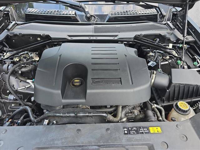 Used 2024 Land Rover Defender 110 X-Dynamic SE AWD/4WD image 28