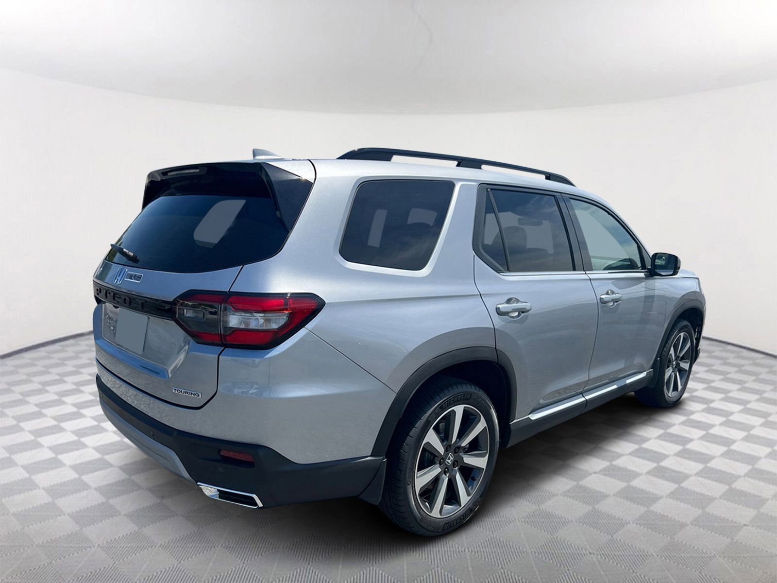 New 2025 Honda Pilot Touring image 9