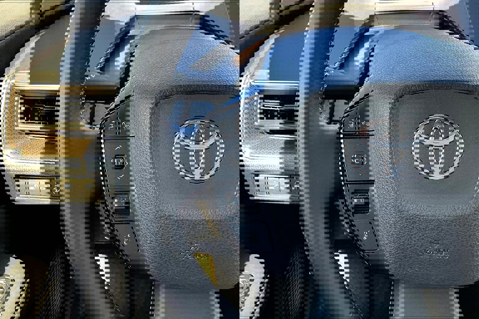 Used 2024 Toyota Prius XLE image 11