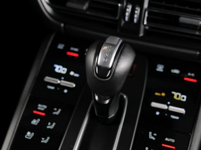 Certified 2026 Porsche Macan AWD/4WD image 17