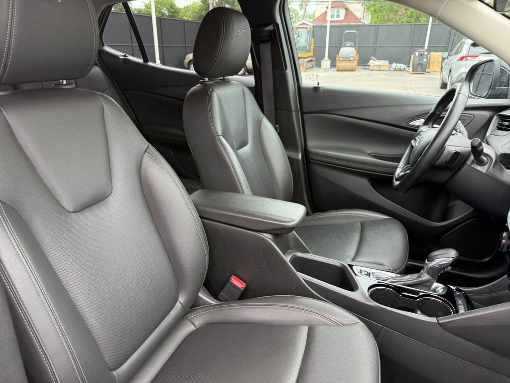 Used 2024 Buick Encore GX Sport Touring FWD image 18
