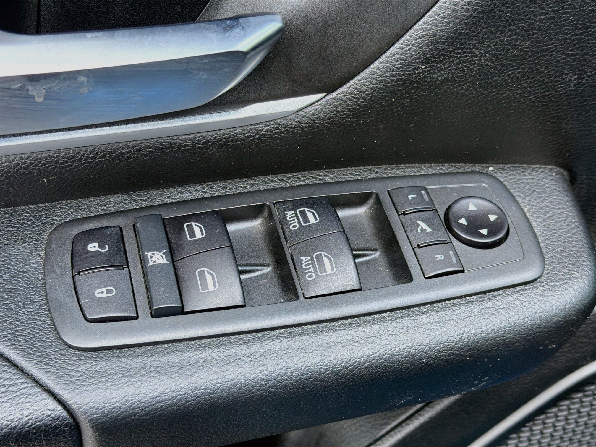 Used 2021 RAM 1500 4x4 Crew Cab image 21