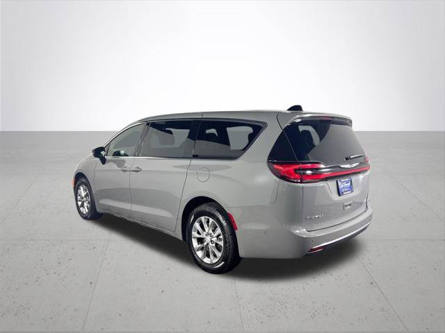 Certified 2025 Chrysler Pacifica Select AWD/4WD image 9