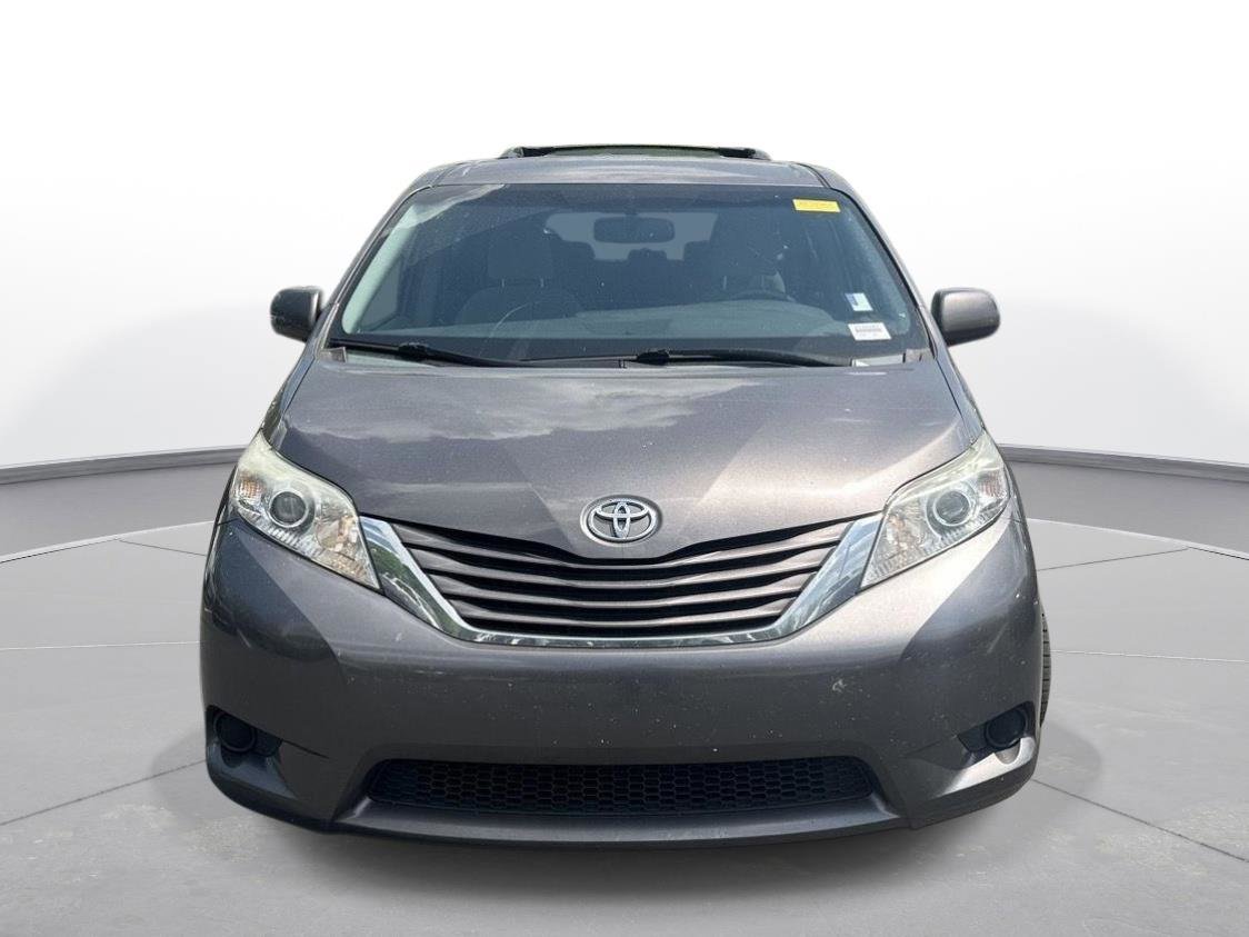 Used 2015 Toyota Sienna LE FWD video 3