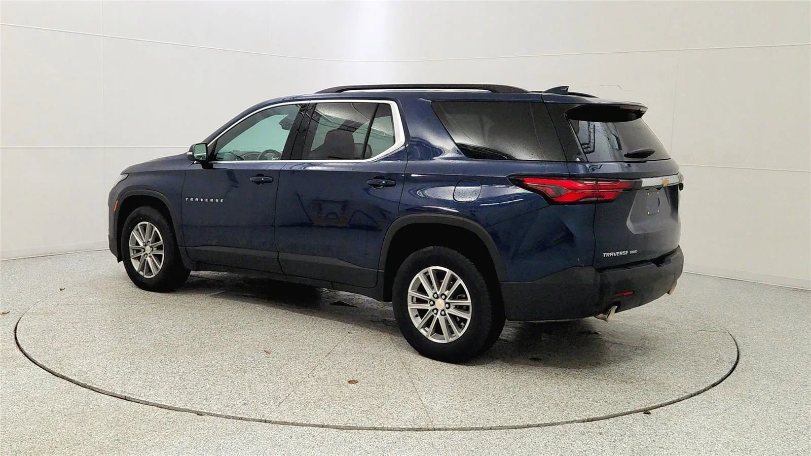Used 2023 Chevrolet Traverse LT image 5