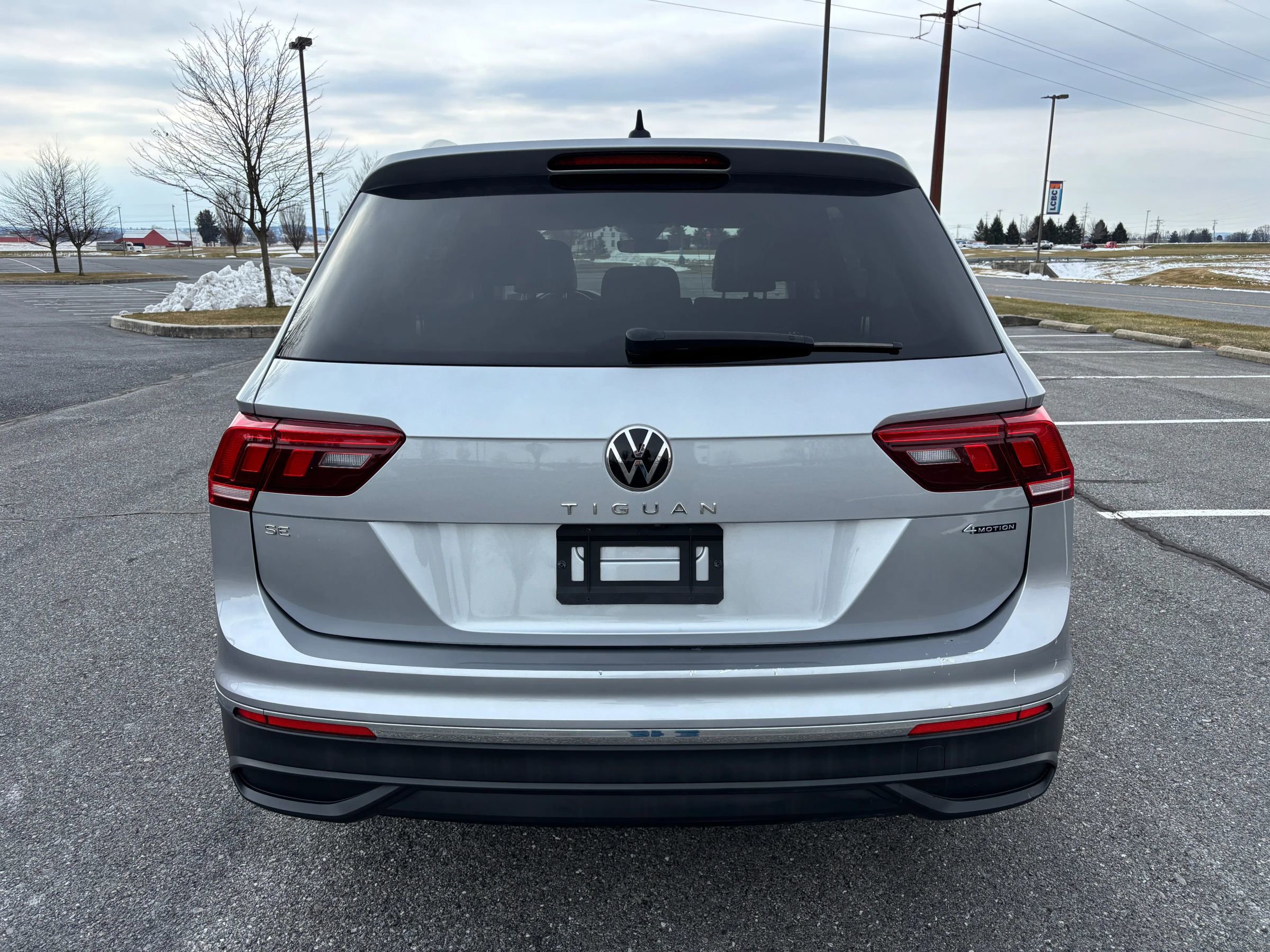 Used 2022 Volkswagen Tiguan SE image 8