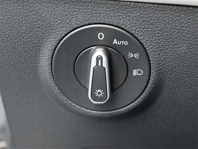 Certified 2025 Volkswagen Taos SE image 14