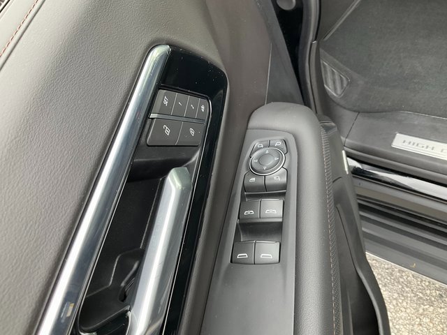 Used 2025 Chevrolet Tahoe High Country image 8