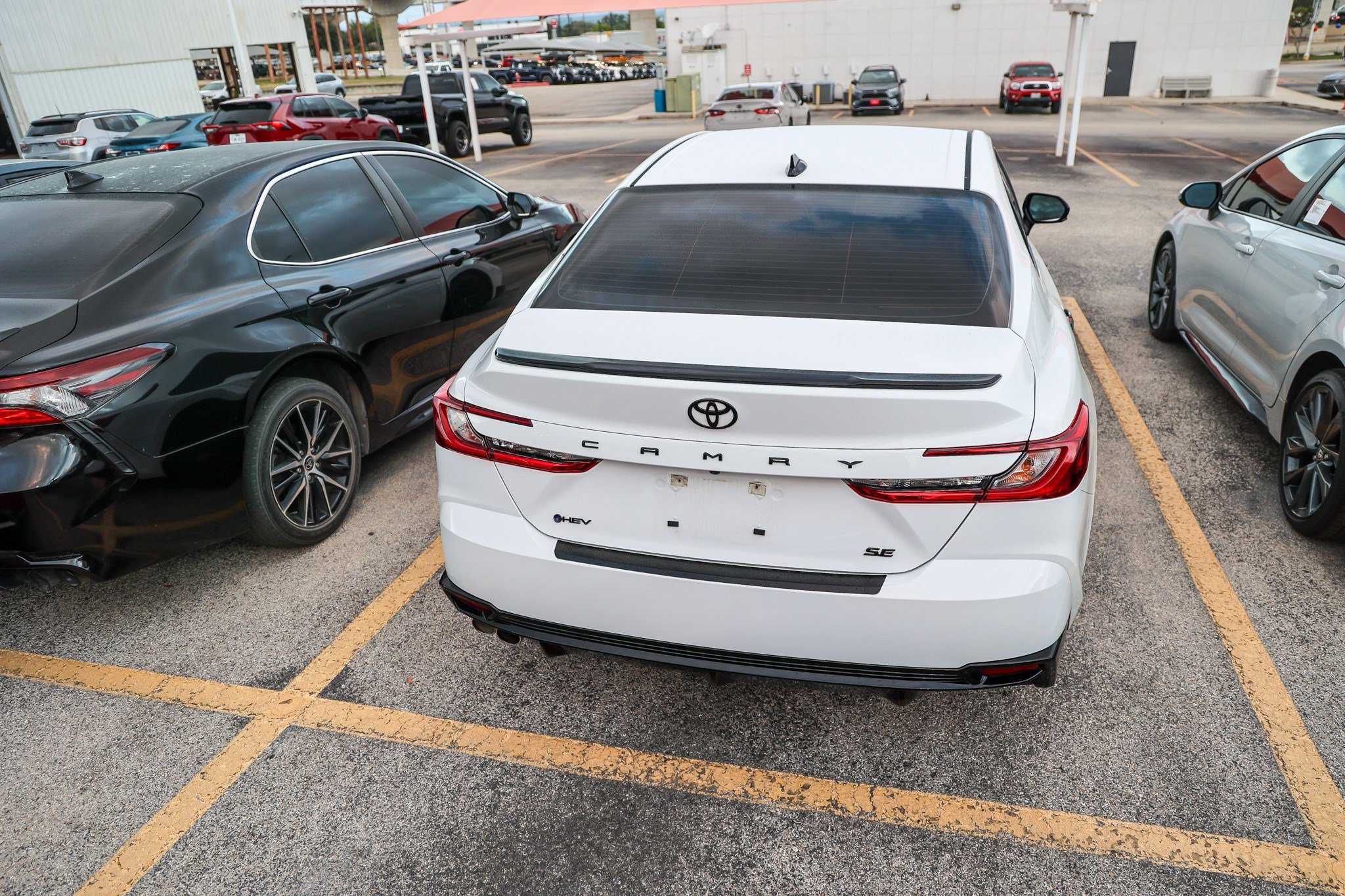 Used 2026 Toyota Camry Hybrid w/ Convenience Package FWD image 9