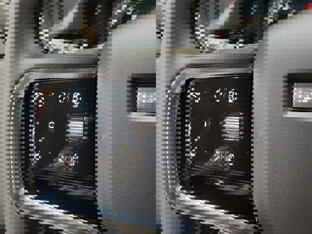 New 2025 Land Rover Discovery Sport Dynamic SE image 15