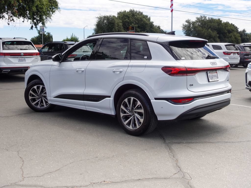 Used 2025 Audi Q6 e-tron Premium AWD/4WD image 7