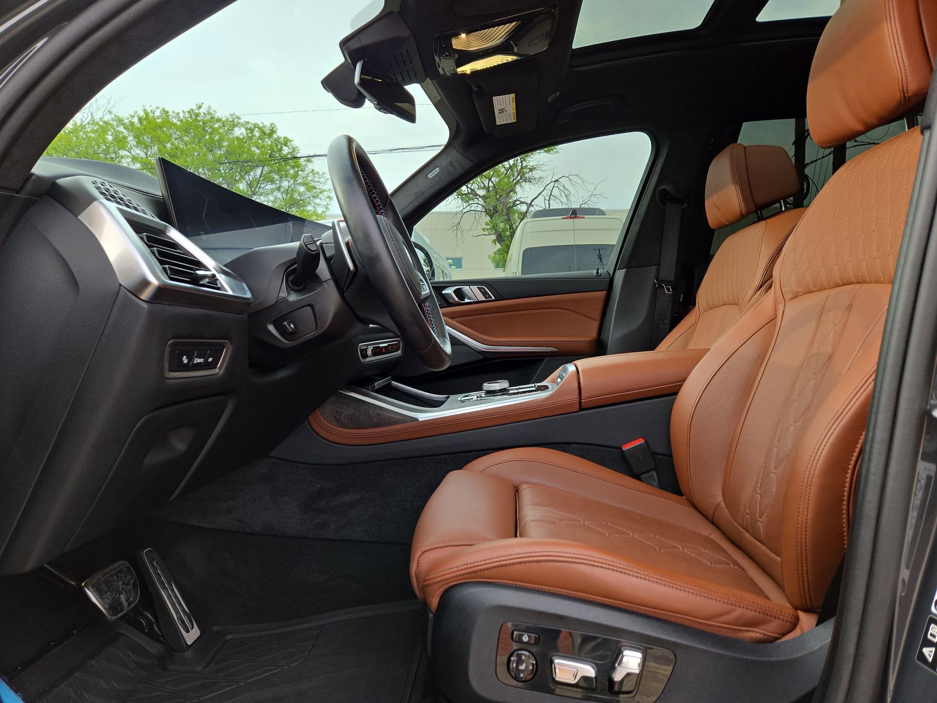 Used 2025 BMW X7 M60i image 16