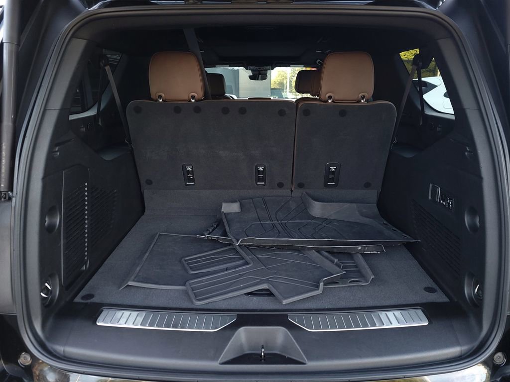 Used 2023 Chevrolet Suburban High Country image 33