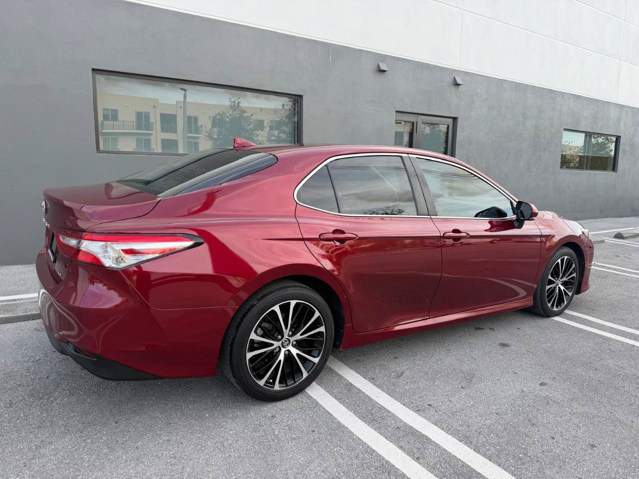 Used 2019 Toyota Camry LE w/ Convenience Package FWD image 9