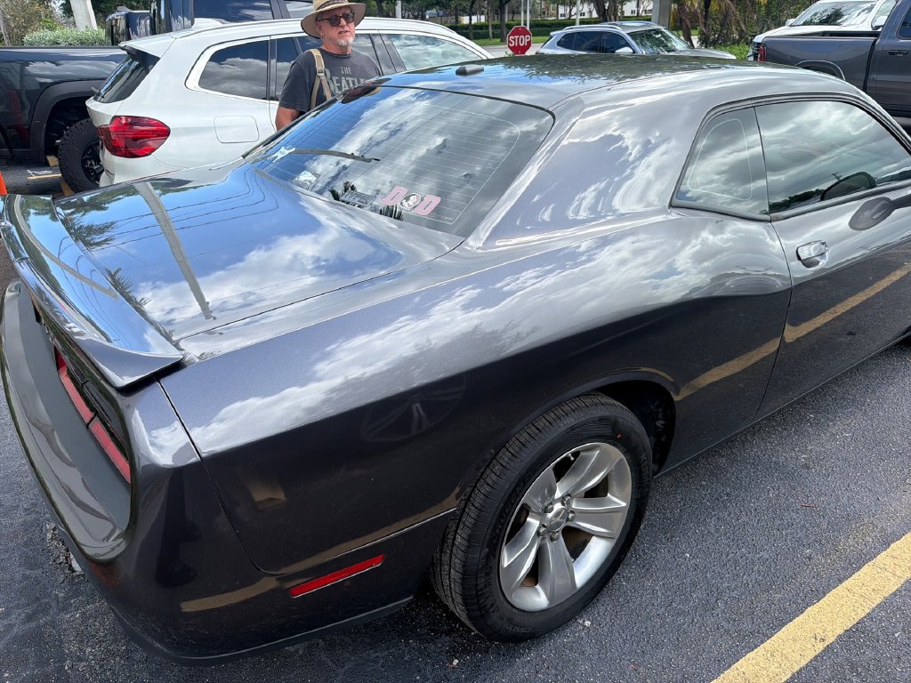 Used 2022 Dodge Challenger SXT RWD image 2