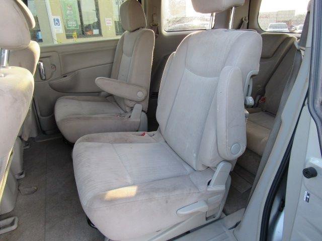 Used 2017 Nissan Quest SV image 22