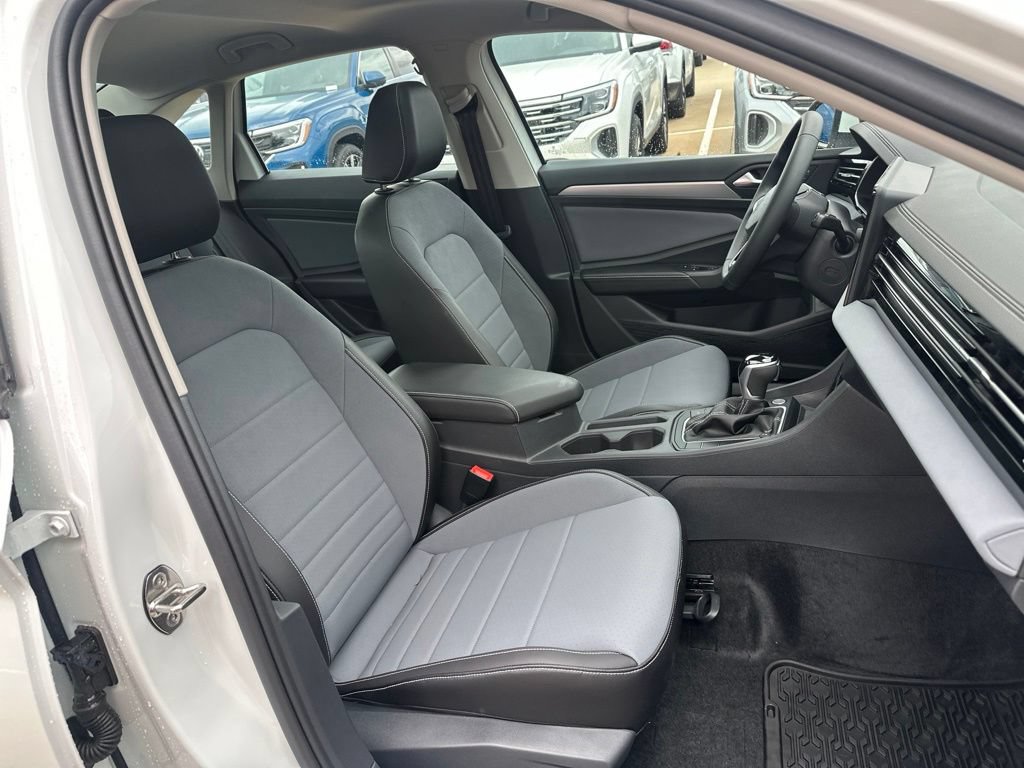New 2026 Volkswagen Jetta SE FWD image 31