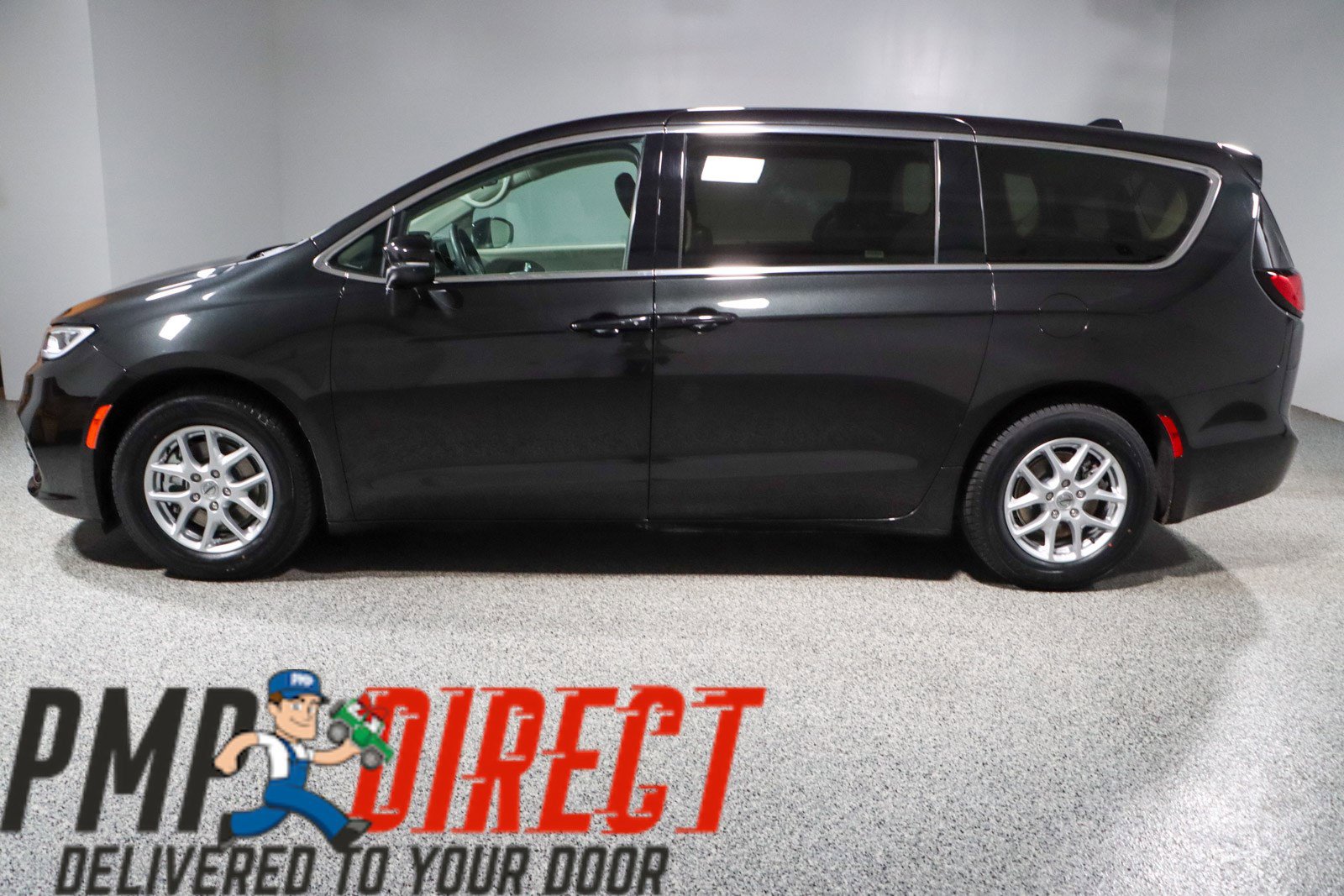 Used 2023 Chrysler Pacifica Touring-L image 10